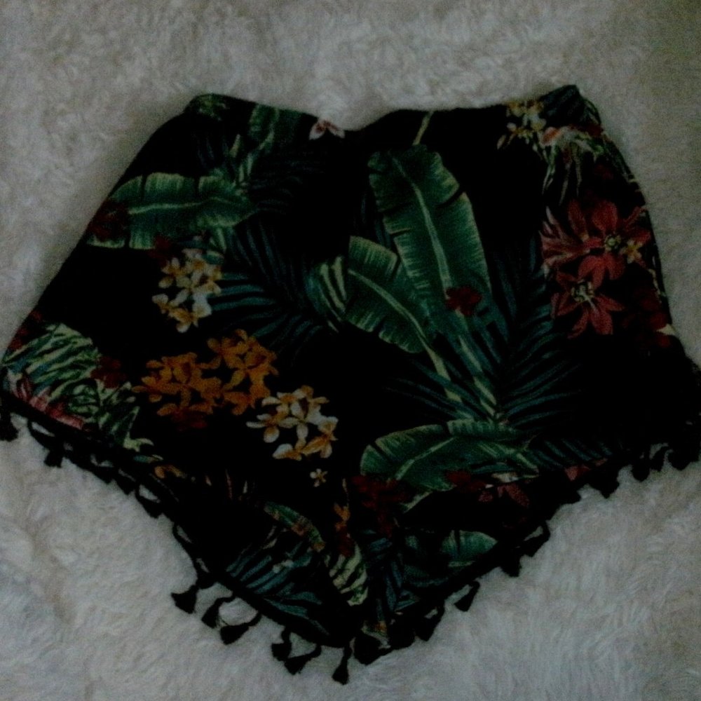 Floral Tropical Black Red & Green Pull on Shorts Elastic Waist Tassel Trim 1XL - Picture 1 of 1